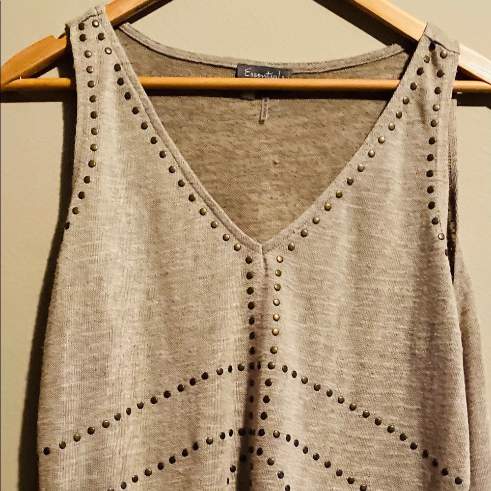 Essentials by Milano woman’s sleeveless top